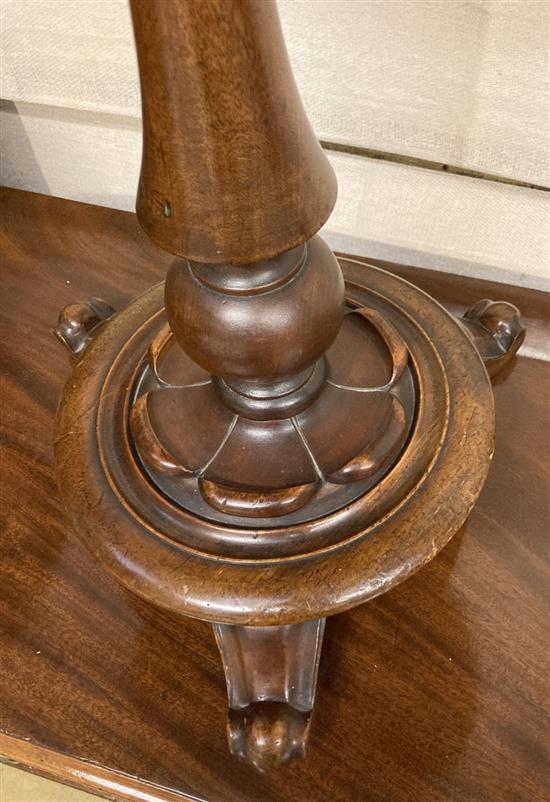 A Victorian mahogany circular topped wine table, 54cm diameter, height 59cm